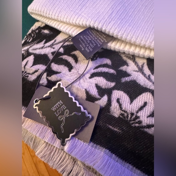 Vince Camuto Hat and Scarf Super Soft Gift Set! NWT - Picture 2 of 4